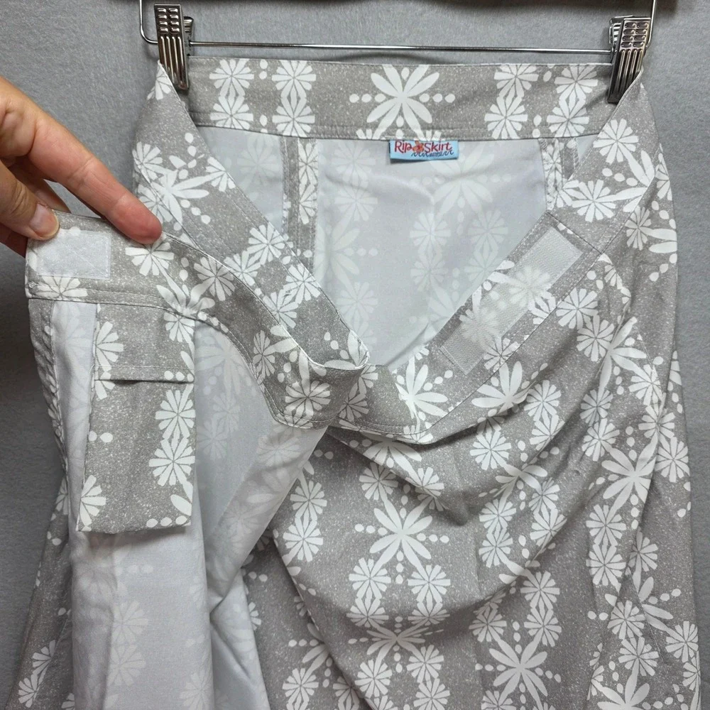 RipSkirt Hawaii Paia Maui Grey White Floral Wrap Skirt Length 2 Adjustable Large